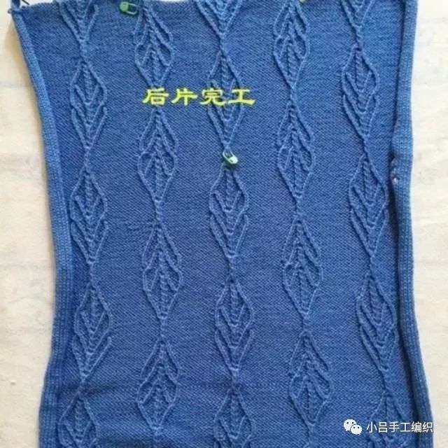 深蓝色蓝菱花样毛衣编织,深颜色更显皮肤白,收藏起来织一件