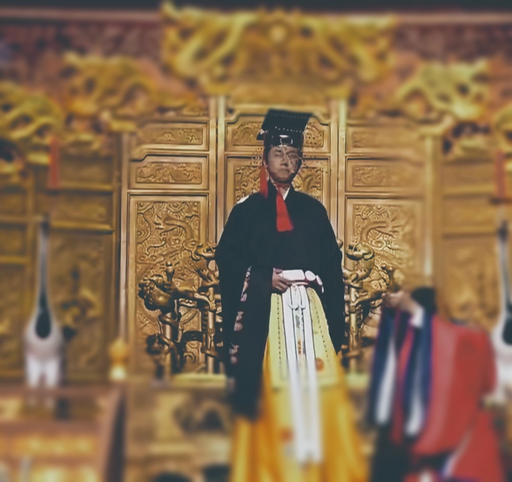 同年四月,又改任礼部尚书,武英殿大学士,他终于在暗暗的较量中"直上