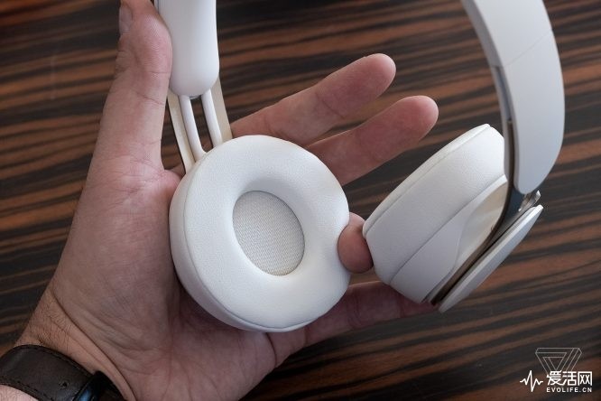 苹果推出首款主动降噪耳机beats solo pro 和iphone 11很配