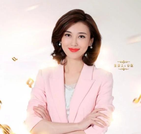 央视最养眼女主持,因身材太好被多次警告,如今嫁富商