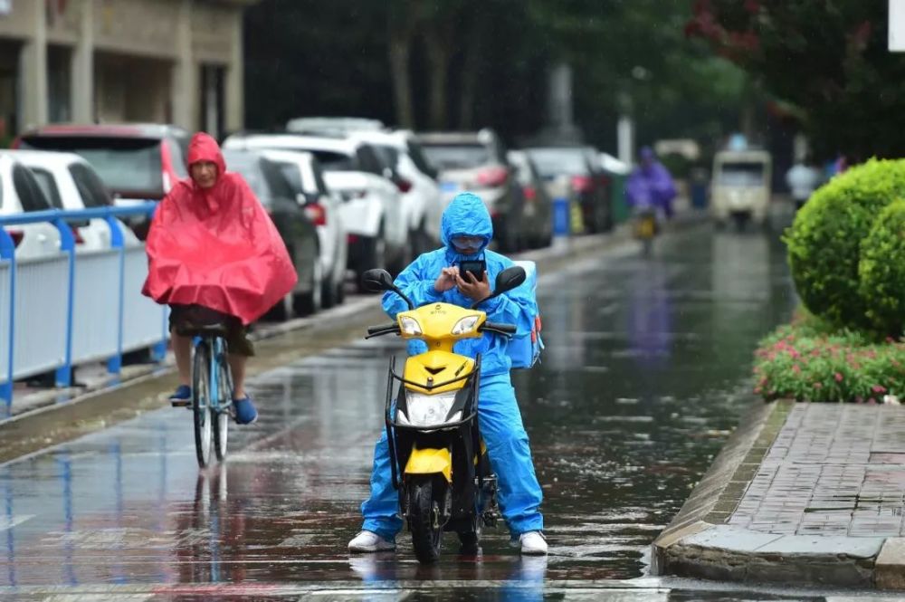 雨天路滑,危险更甚./图虫创意