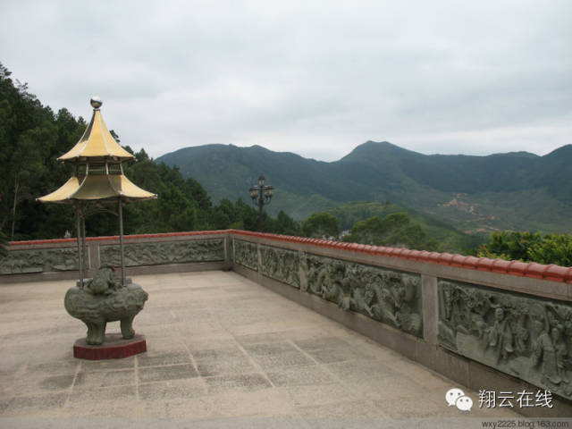 并题词"法超象外三千界,神占龙头第一峰","虎啸龙须动,鹿鸣象运开"