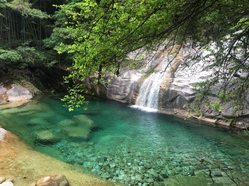 《卧虎藏龙》的黄山翡翠谷,情侣,家庭的旅游胜地