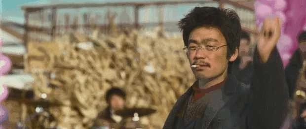 曾经工地搬砖,星爷直呼他"王总"_哪个影帝不曾心酸