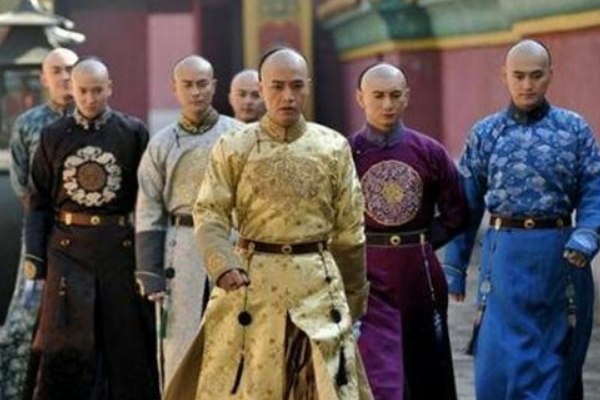 他是康熙儿子中最长寿的,因为他的养母而没有参加"九子夺嫡",得以善终