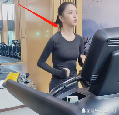 网友健身房偶遇佟丽娅,当她流汗脱妆的那一刻,网友:别