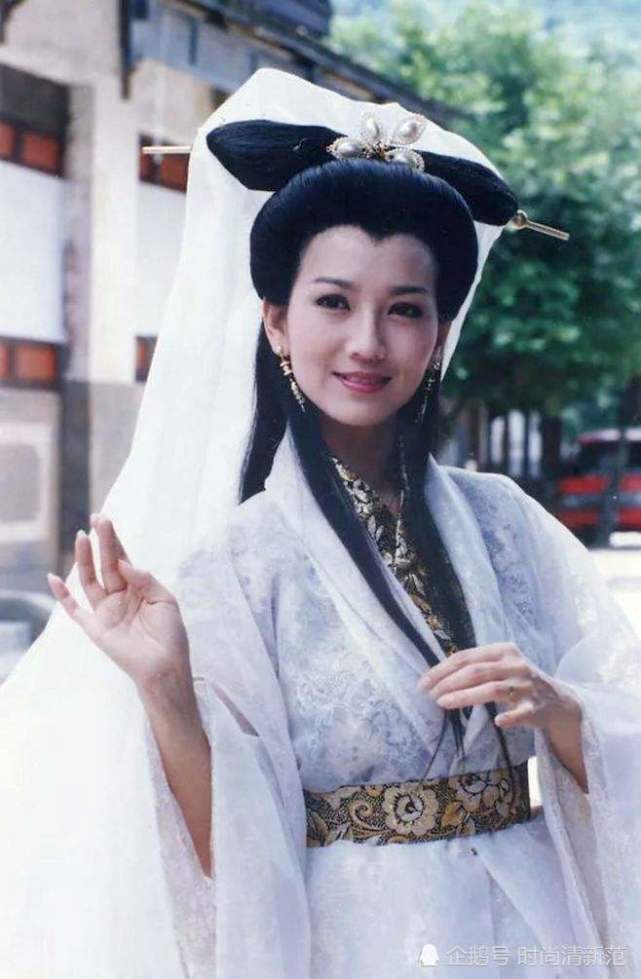 姐姐依旧是仙女模样,妹妹却老的满脸皱纹?陈美琪和赵雅芝差太多