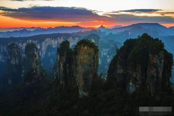 神堂湾四周都是悬崖峭壁,禁区就在山有缺口的那一侧下,就算现在去