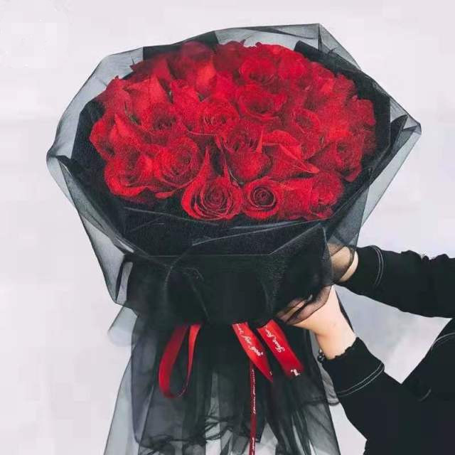 男朋友向你求婚,你想收到哪束玫瑰花,测你会拥有哪种类型的婚姻?