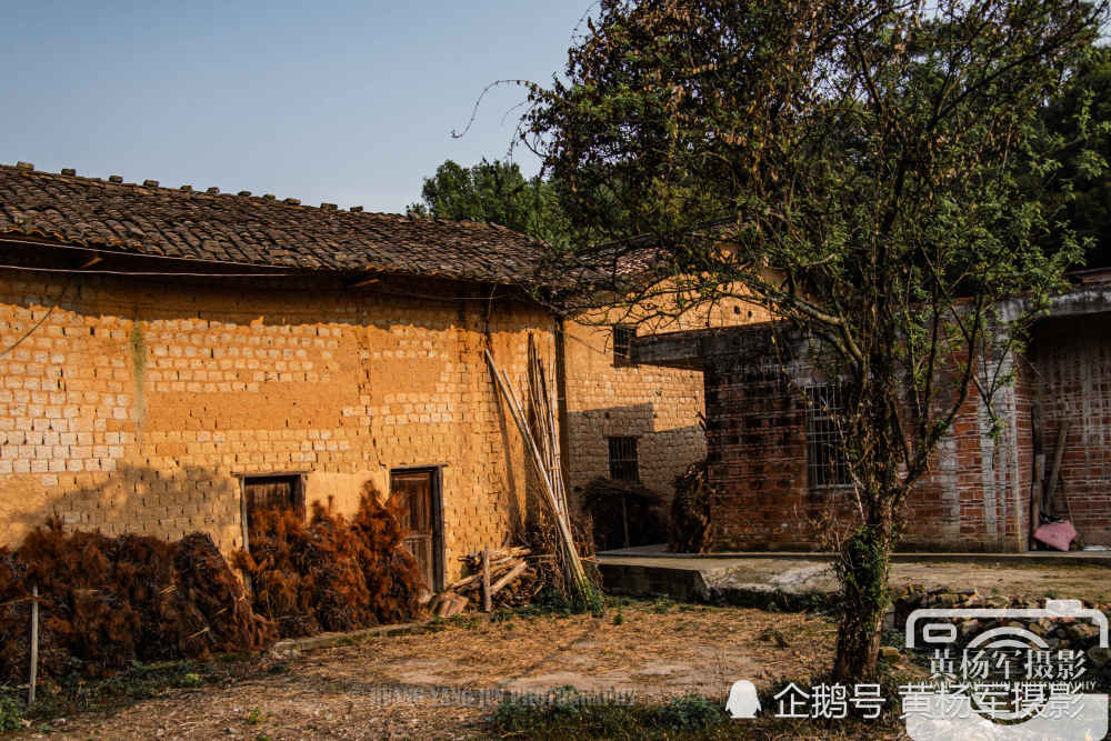 发现古村落的美,兴国东韶古村的历史古韵,土砖瓦房熟悉的模样