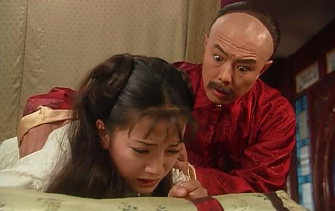 还珠:两版小燕子挨板子,一个我见犹怜,一个让人看了想笑!