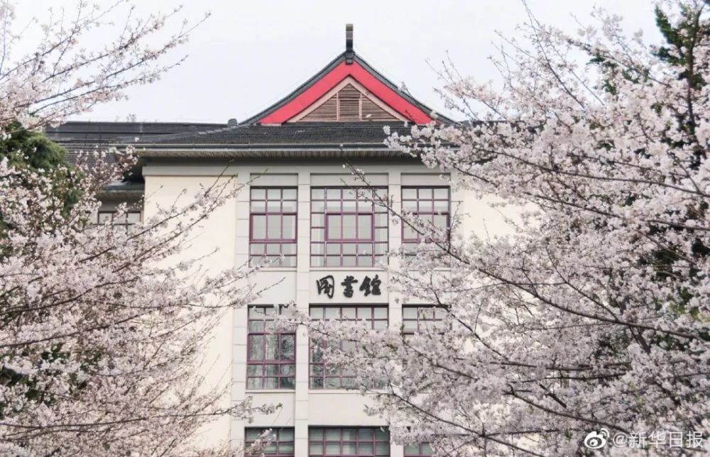 南京林业大学图书馆创建于1952年, 它是南林大历史发展的符号和记忆