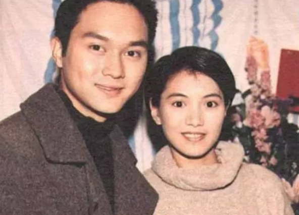 谁说袁咏仪配不上张智霖,看到年轻时的"海豚装",颜值惊艳