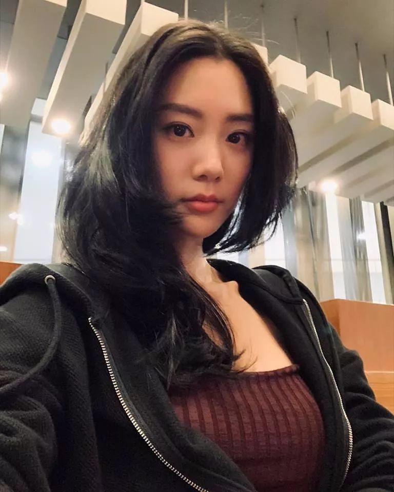 李成敏(clara lee,克拉拉), 出生于瑞士,英国籍亚裔女演员.