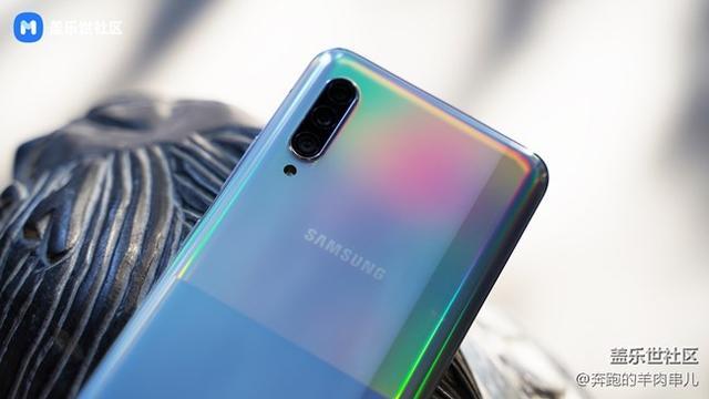 三星galaxy a90 5g手机手感圆润,不会有"铬手 "的感觉,这就可以增加