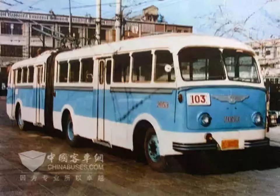 (图50)80年代北京103路无轨电车