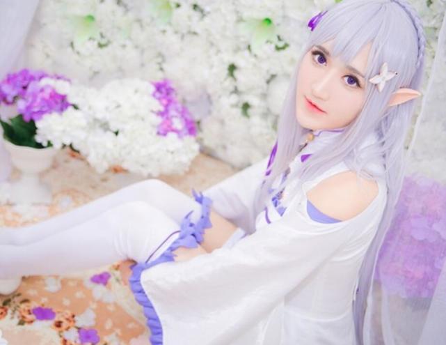 cos:从零开始的异世界生活艾米莉亚俏皮可爱
