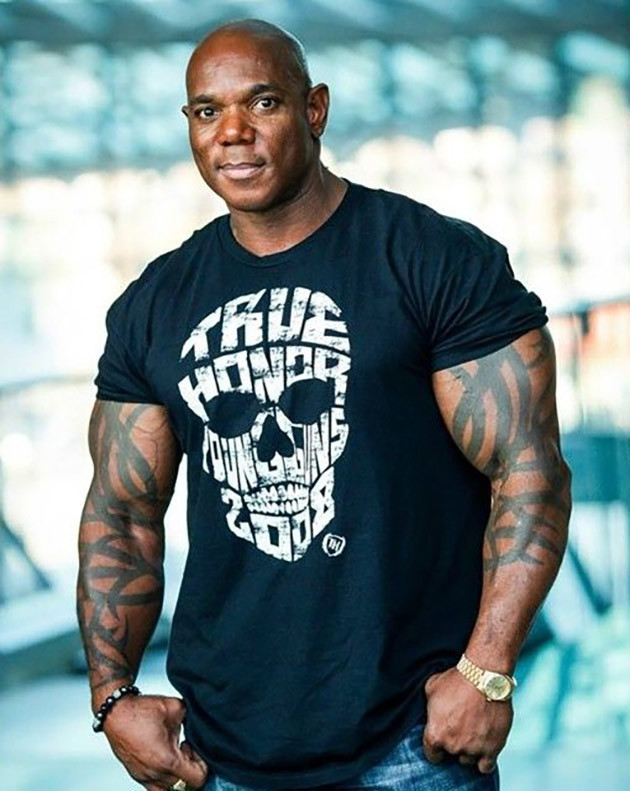 上图flex wheeler(肯尼思·弗莱克斯 惠勒)出生于1965年8月23日