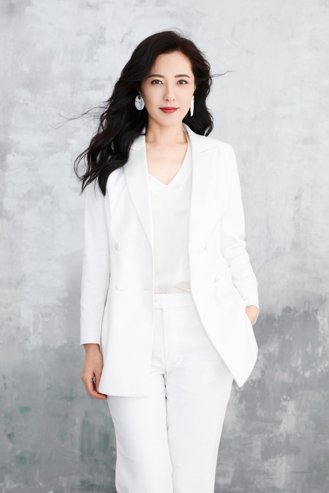 明明是校花级的女演员,曾黎新剧却又演了女二号,颜值气质出众