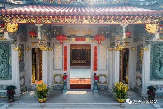 历时不到一年,这座恢宏的潮汕祠堂竣工完成,据说造价上亿元