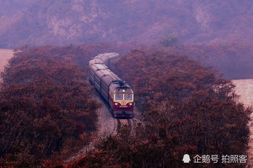 辽宁本溪有条"网红"铁路线 每天摄影爱好者如云