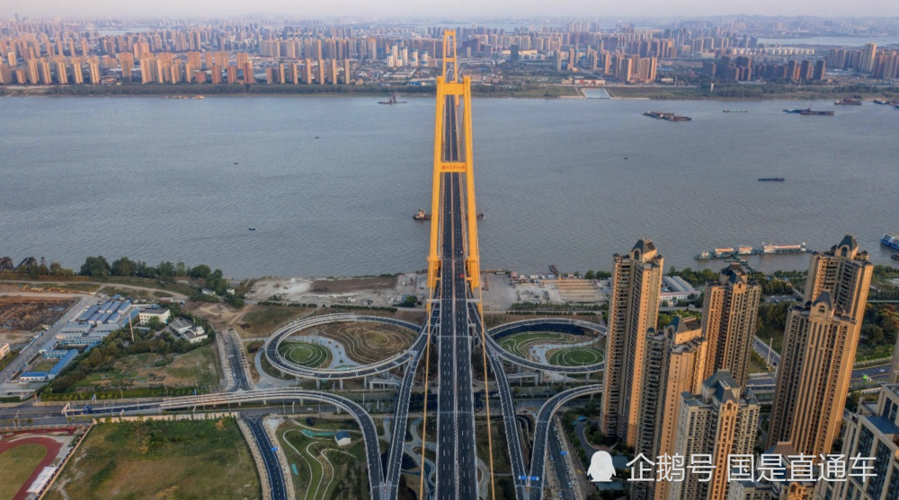 经济总量在一万亿上的国家_冥币图片一万亿(2)