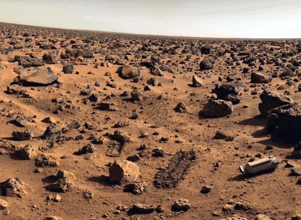 图解:这张火星表面照片是由海盗号其中一个探测器于1976年拍摄的