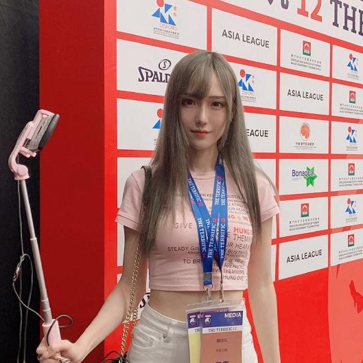 为证明自己腿长,腐团儿大胆晒出"11号腿,42码大脚认真的
