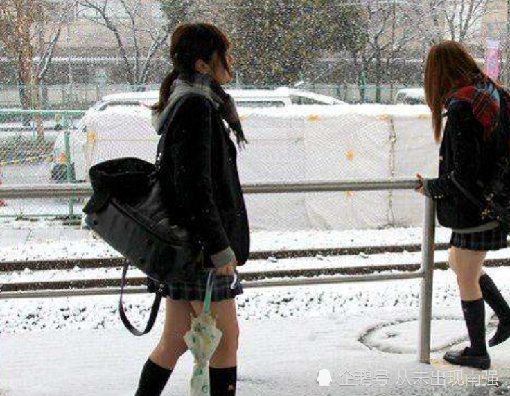 为何日本女生冬天也要"光腿"穿短裙?原因无非这3个,看完秒懂
