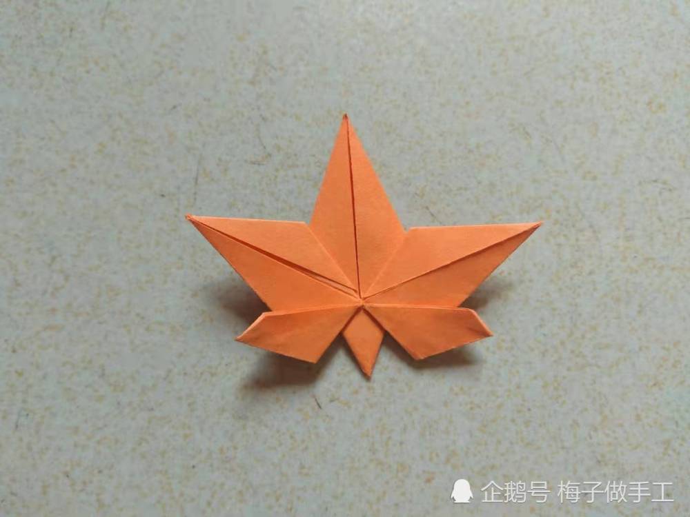 儿童手工折纸:一张纸折简单枫叶,成品与实物有八分相似