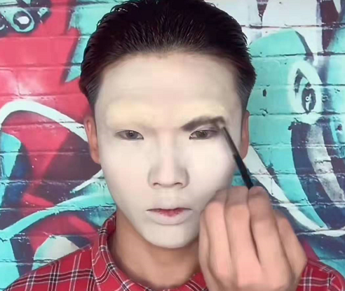 美术生仿妆小丑男,开局我以为是青铜,没想到结局是王者