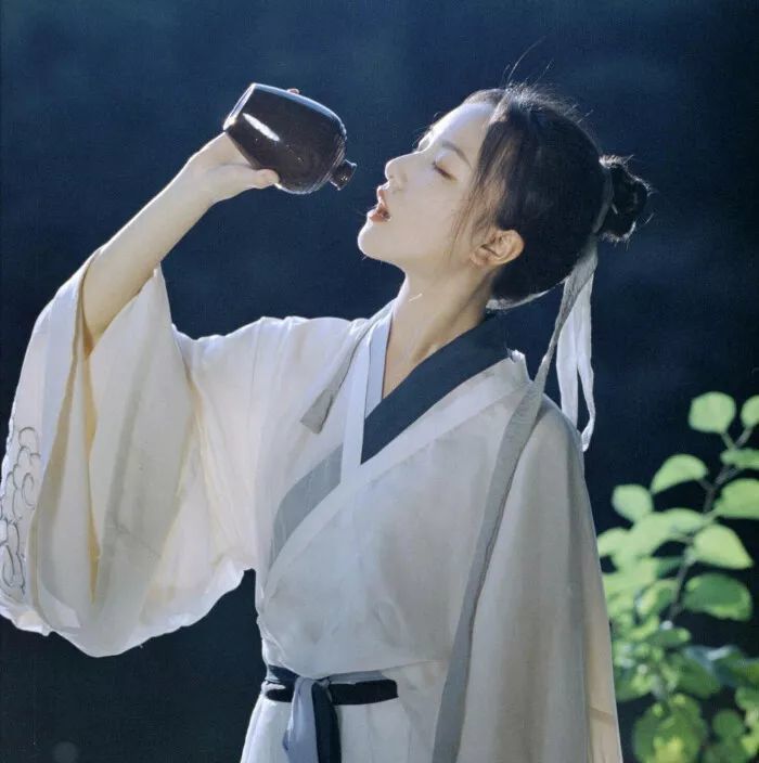 若你能把一切放下一起同去,你陪我饮茶 我为你写字 午后淡淡日照