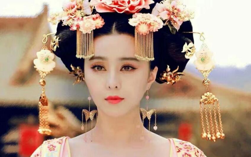网红脸过时了,有这3个特征的"古典脸",才是让人心动的