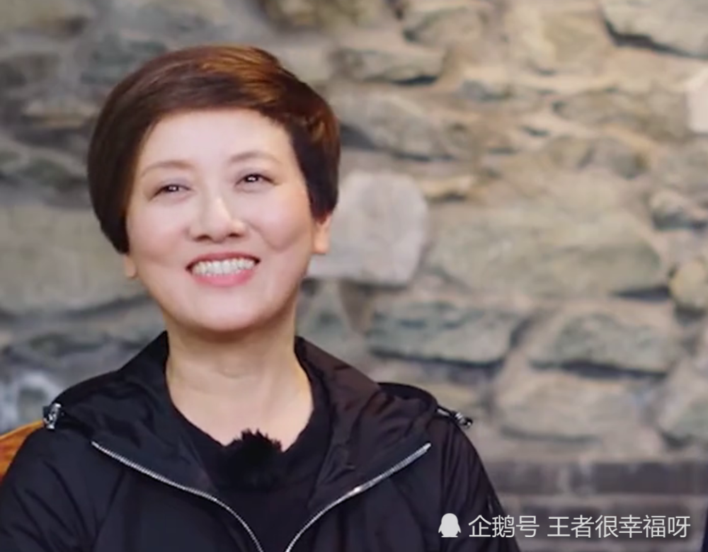 张国立邓婕参加综艺节目,说话时的一个细节,暴露家庭地位