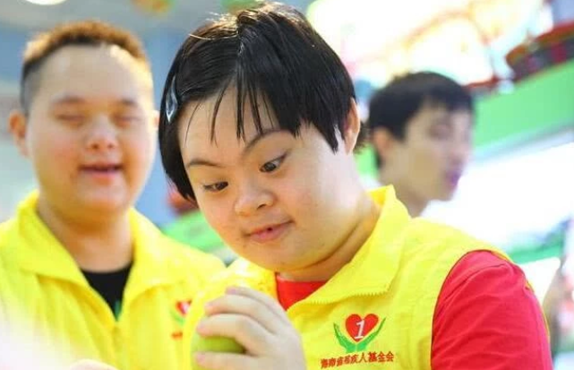 唐氏综合症是妊娠期最常见的遗传问题之一,而且如今患上唐氏儿的概率