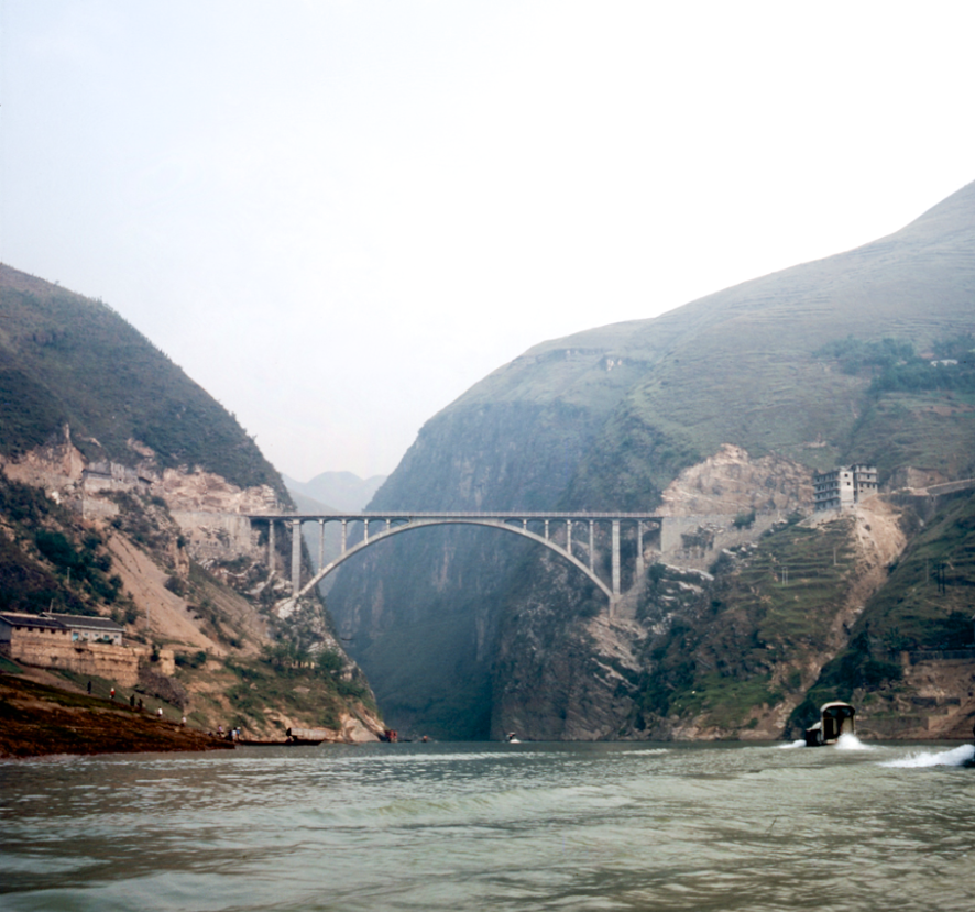 最后一页 巫山龙门大桥,2008年这座桥被拆除,也是因为修建大坝的原因