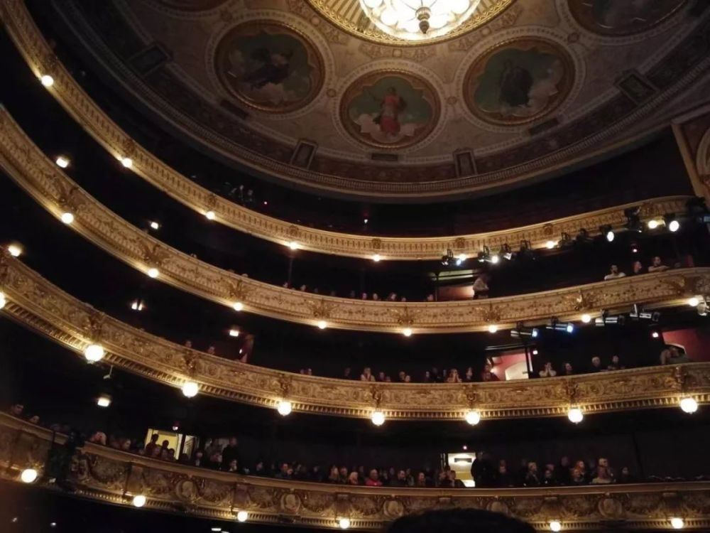 哥本哈根各大剧院因此成为文化夜的热门目的地,位于市中心的丹麦皇家