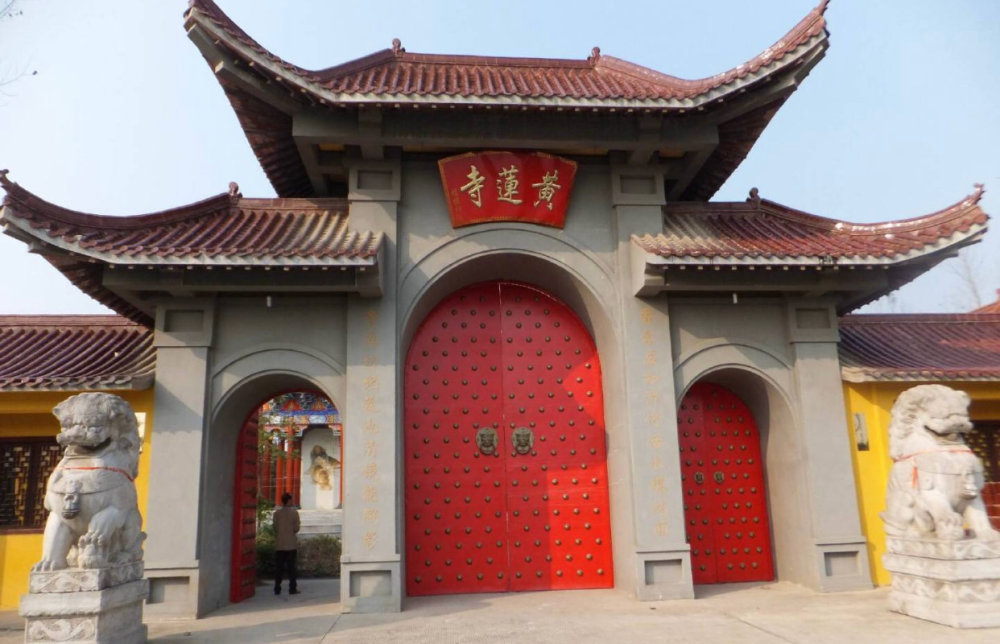 古寺因为庙前开满金黄色的莲花而改名!