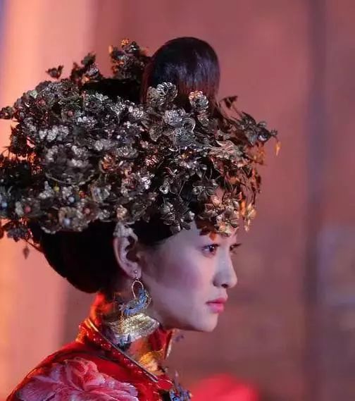 《七剑下天山》里大气善良的纳兰明慧.