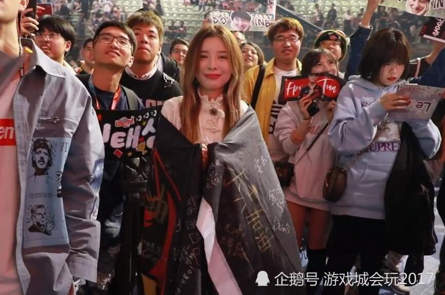 doinb老婆糖小幽回顾fpx晋级过程 欧洲粉丝超热情爱电竞真好