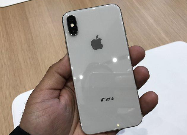 想换款手机,苹果11和iphonex哪个更好?实体店老板一针