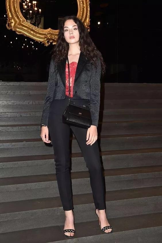 莫妮卡·贝鲁奇的女儿,能否延续"地球球花"的赞美