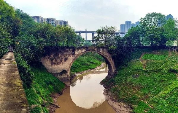 寸滩港 今晚,让我们一起走进寸滩街道 1 巴渝古渡 冲出峡江从这里