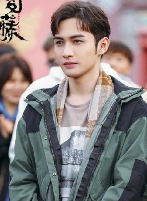 景甜张彬彬《司藤》路透照流出,同框画面太美,该死的cp感
