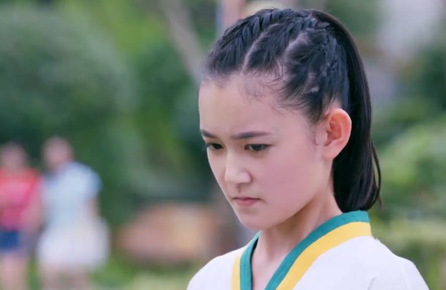 还记得旋风少女金敏珠吗如今化浓妆戴耳钉气质出众如女神