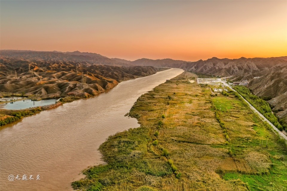 航拍塞上三峡——九曲黄河绕青铜,峡漾碧波夕照红