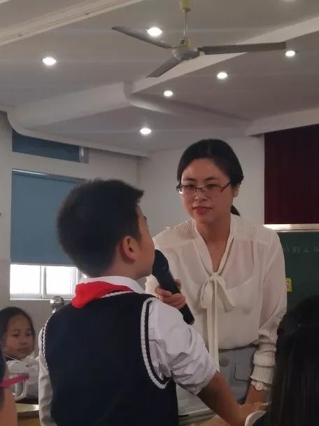 衢州施燕红名师工作室来聚仁小学开展读写一体教学研讨活动