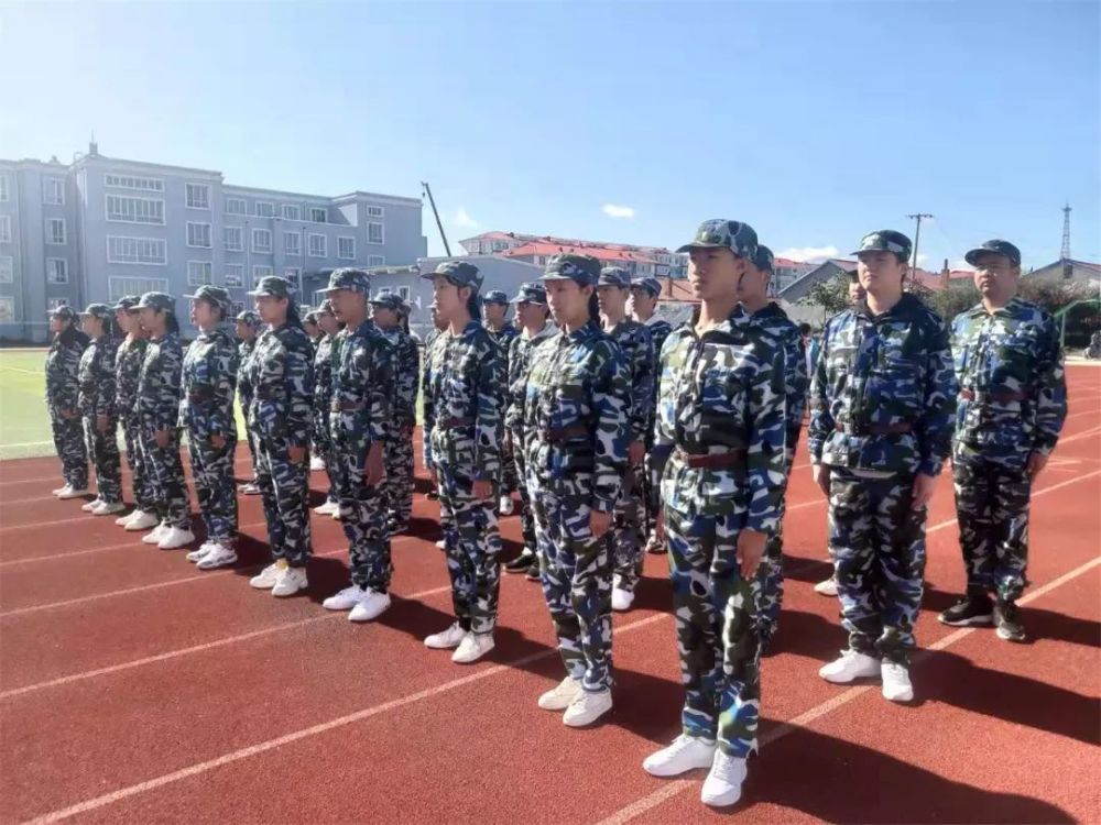 饶河农场中学军训系列报道之十 站如松 坐如钟 行如风