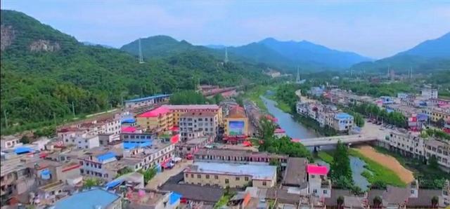 信阳李家寨街道,集市新貌,游子永远的乡愁!
