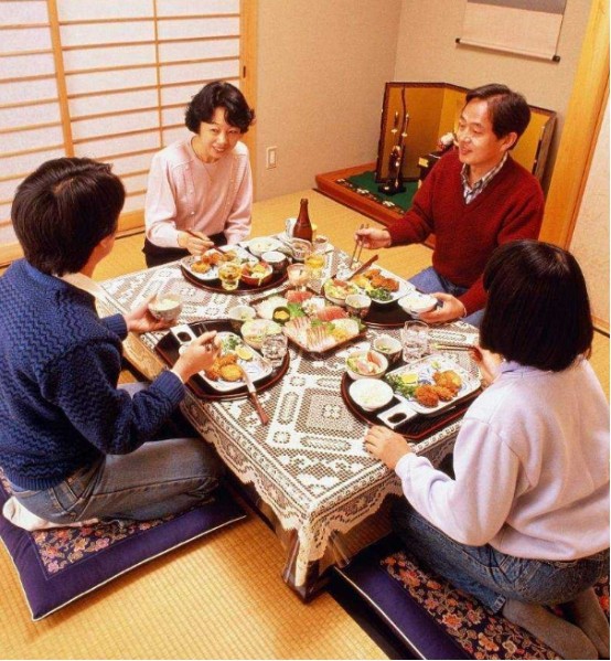 日本人吃饭有个习俗要拖鞋万一遇到臭脚怎么办看完涨知识了